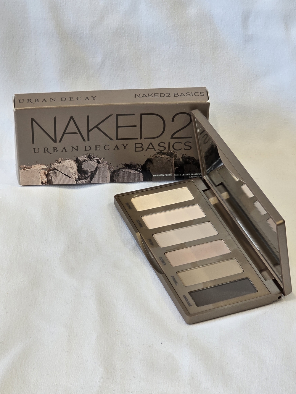 Urban Decay Naked2 Basics Neutral Taupe & Cream Eyeshadow Palette